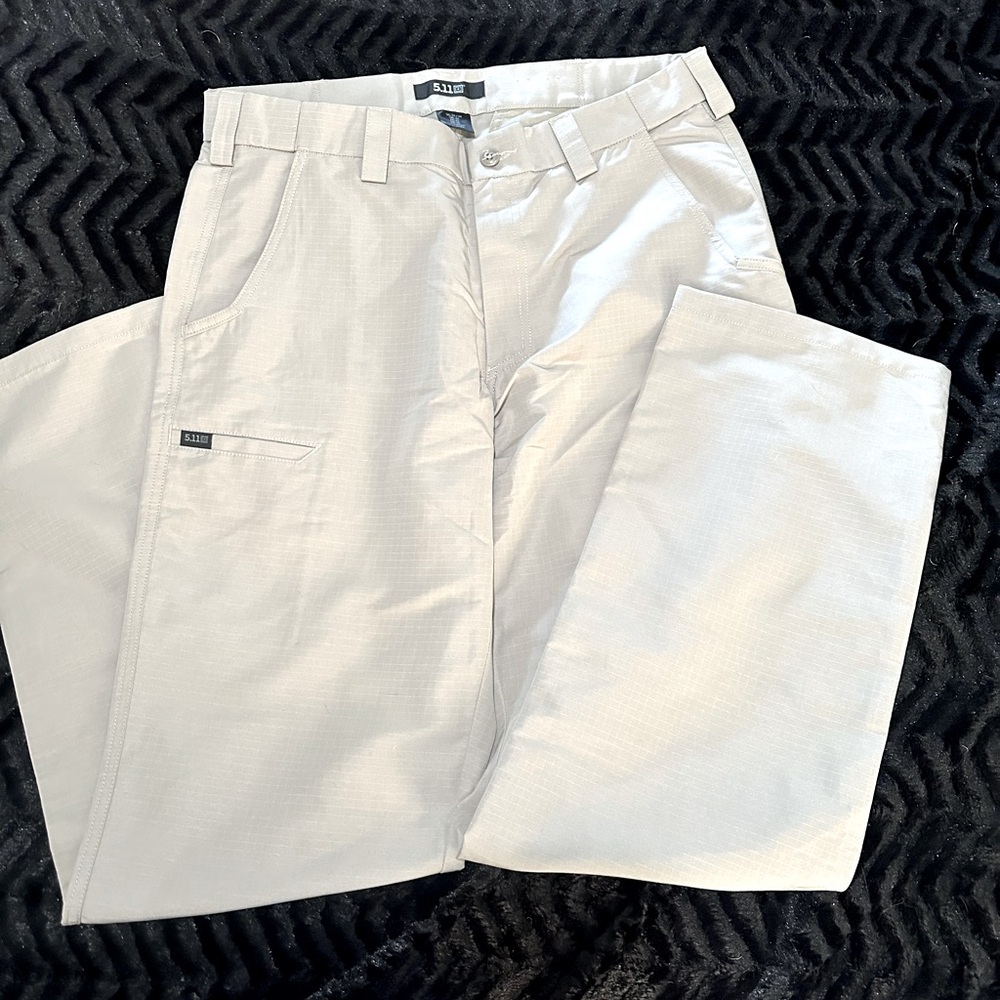 5.11 Tactical Pants Mens 34 waist 34 inseam
Fast Tac NWOT